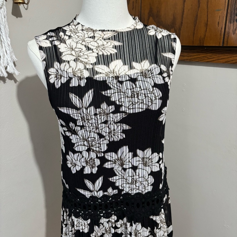 Moon River Sleeveless Floral Lace Crochet Drop Waist Sheath MIDI Dress Size XS - Picture 2 of 10